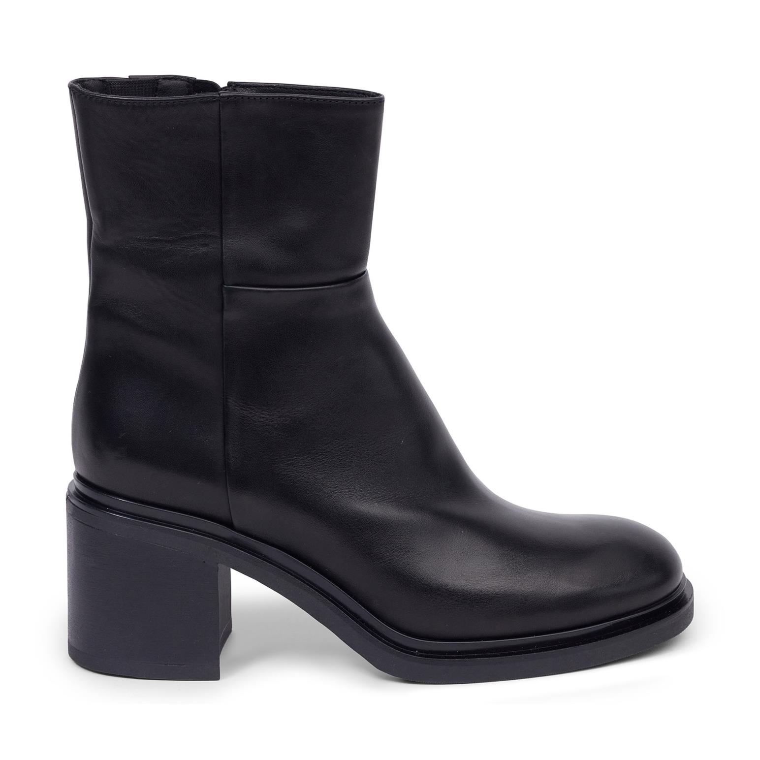Kathryn Wilson Sylvie Boot